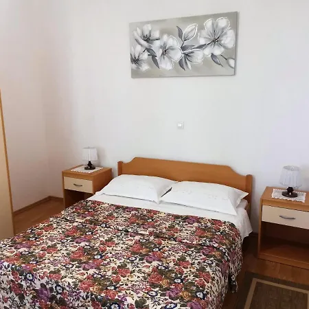 Zeljka - Free Parking A1 Opatija. Kvarner * 오파티아